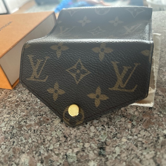 Louis Vuitton Victorine Wallet - Picture 11 of 11